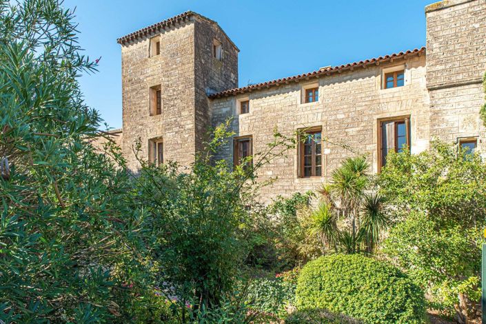 Image No.3-8 Bed Property for sale