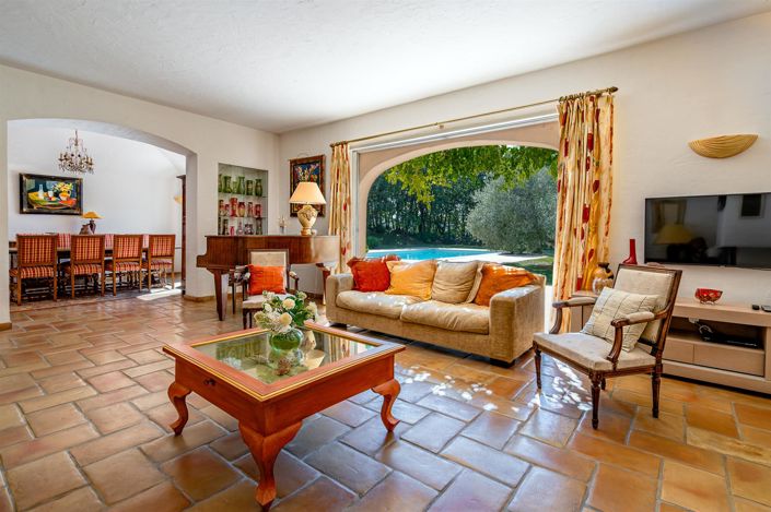 Image No.10-6 Bed House for sale