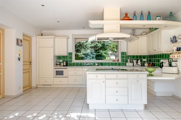 Image No.11-6 Bed House for sale