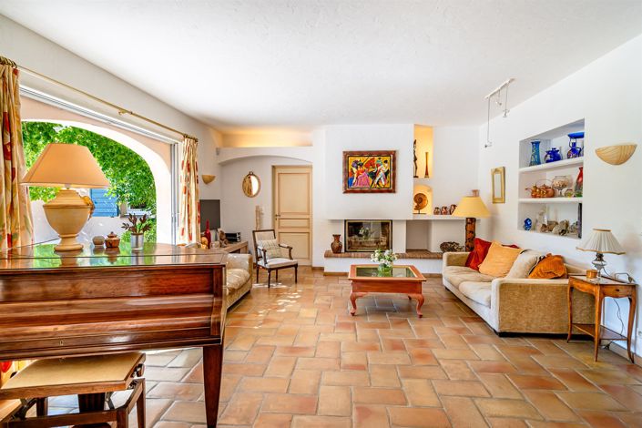 Image No.12-6 Bed House for sale