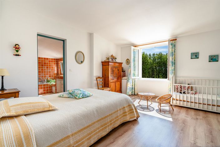 Image No.17-6 Bed House for sale