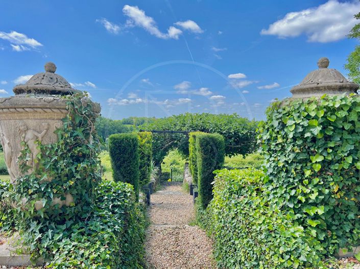 Image No.15-5 Bed House for sale