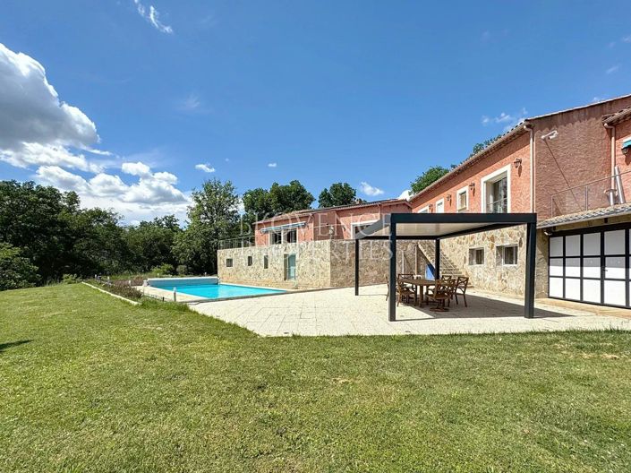 Image No.2-10 Bed House for sale