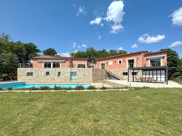 Image No.8-10 Bed House for sale