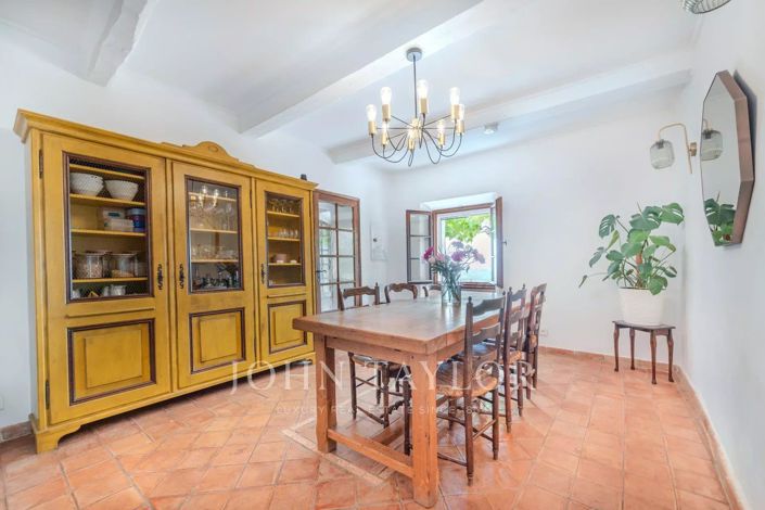 Image No.10-8 Bed House for sale