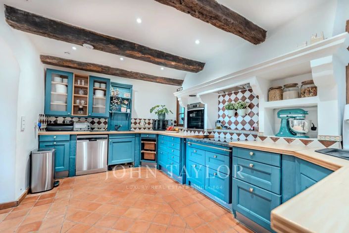 Image No.11-8 Bed House for sale