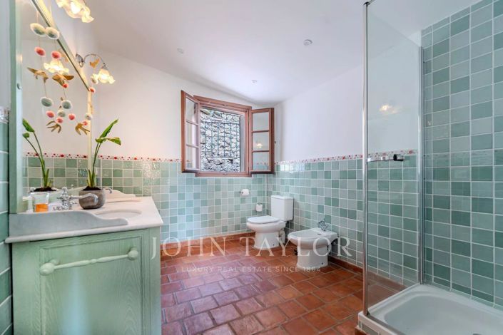 Image No.18-8 Bed House for sale