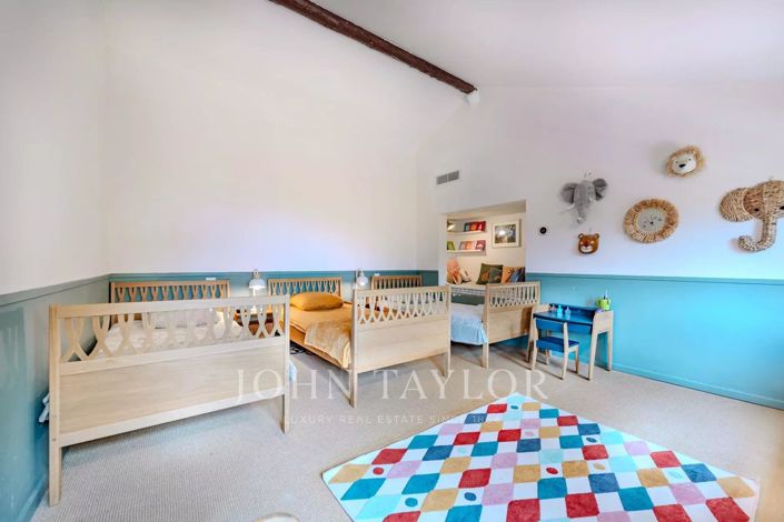 Image No.20-8 Bed House for sale