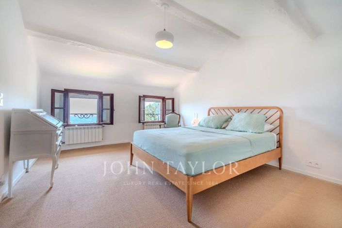 Image No.21-8 Bed House for sale