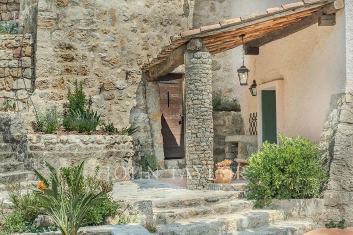 Image No.32-8 Bed House for sale