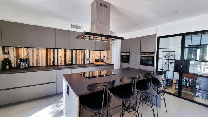 Image No.6-6 Bed House for sale