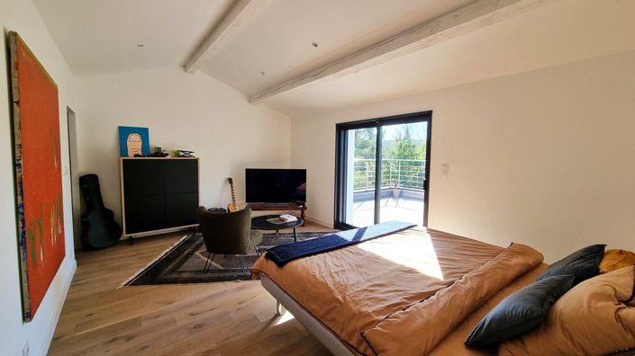 Image No.9-6 Bed House for sale