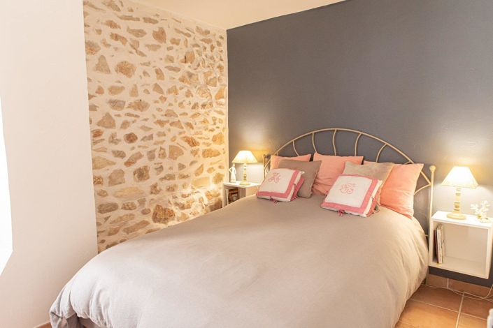 Image No.10-3 Bed House for sale