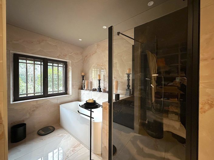 Image No.9-4 Bed House for sale