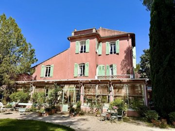 7 Bed House for sale