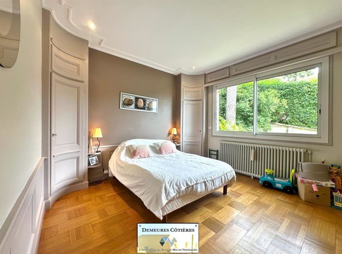 Image No.24-5 Bed House for sale