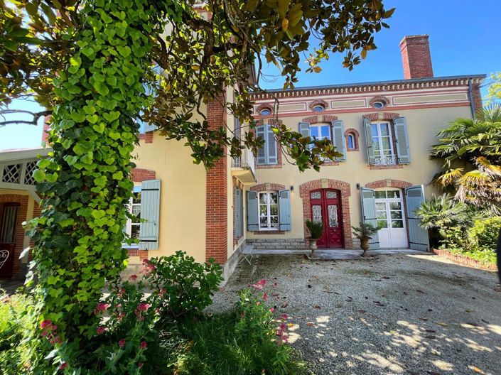 Image No.1-15 Bed House for sale