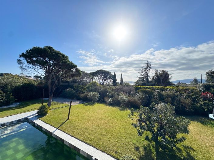 Image No.21-4 Bed House for sale