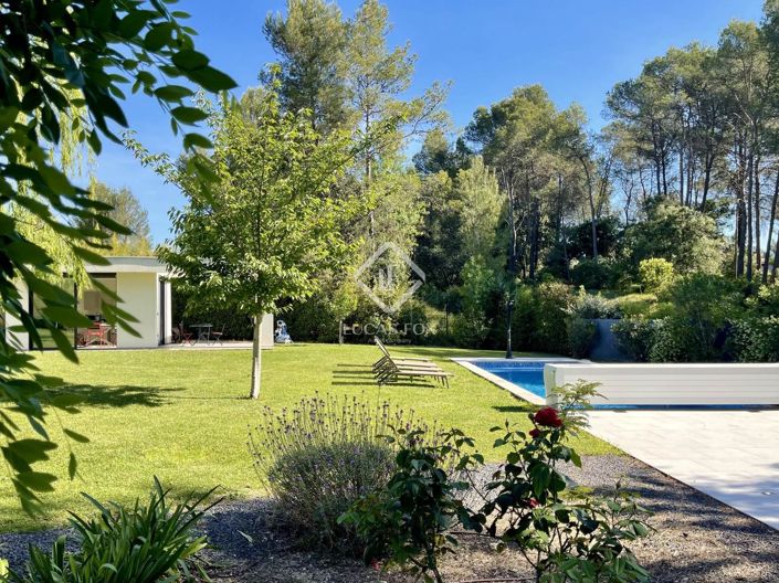 Image No.1-5 Bed House for sale