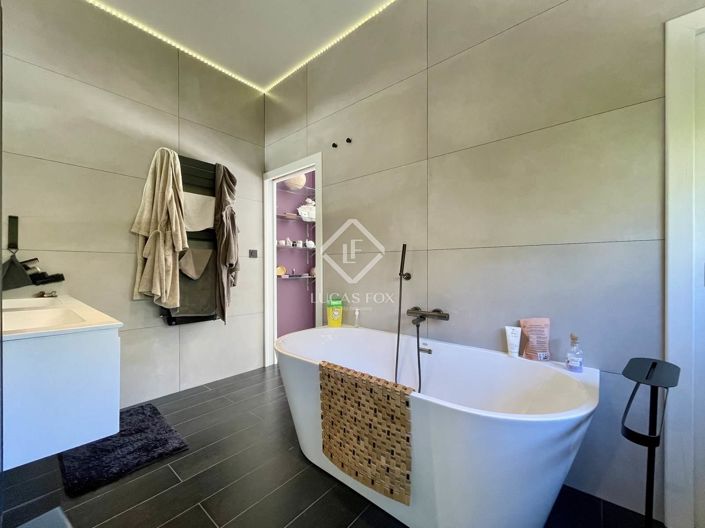 Image No.14-5 Bed House for sale