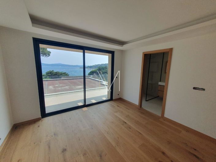 Image No.12-4 Bed House for sale