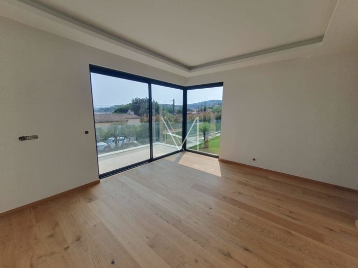 Image No.13-4 Bed House for sale