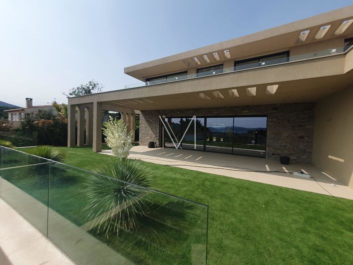 Image No.2-4 Bed House for sale