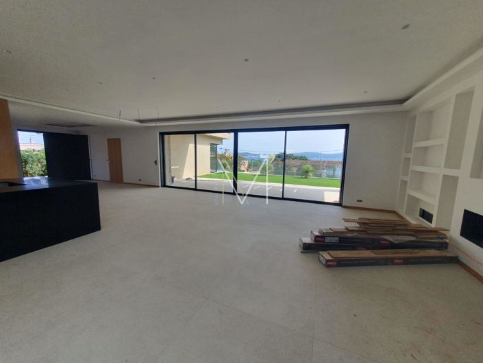 Image No.3-4 Bed House for sale