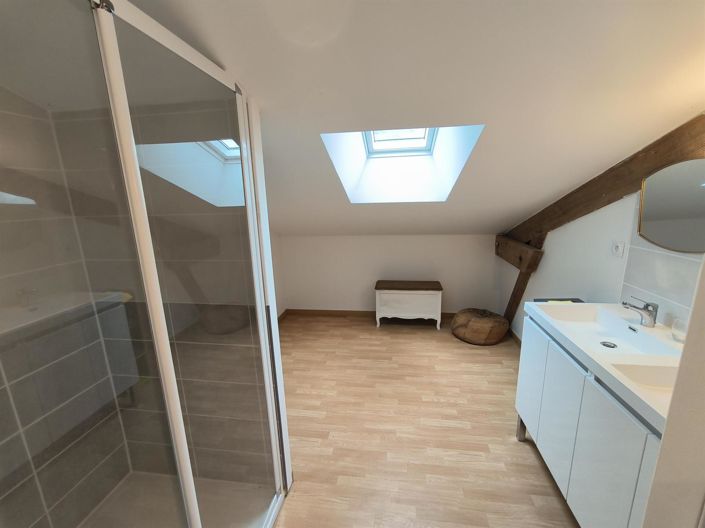 Image No.17-5 Bed House for sale