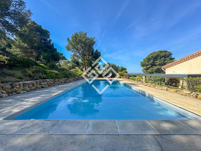 Image No.24-4 Bed House for sale