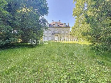 1 - Dax, Property