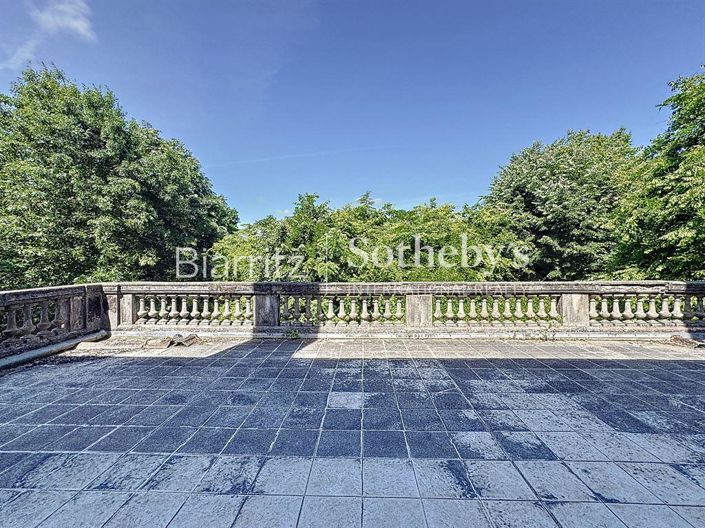 Image No.14-7 Bed Property for sale