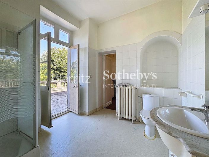 Image No.15-7 Bed Property for sale