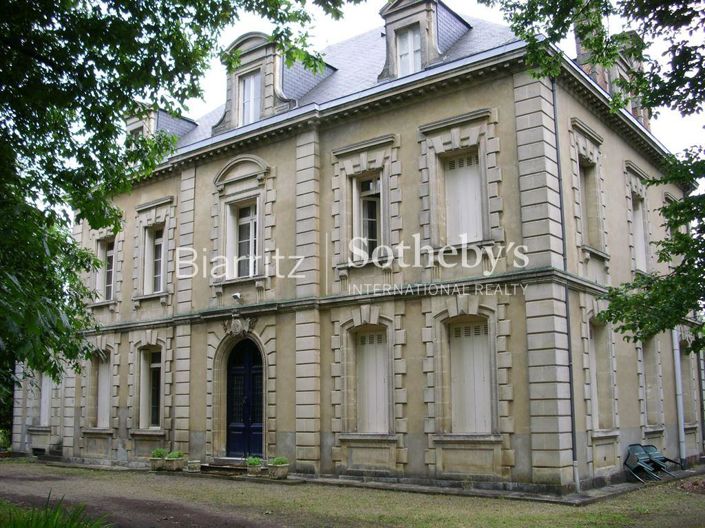 Image No.17-7 Bed Property for sale