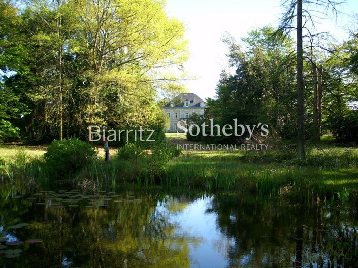 Image No.19-7 Bed Property for sale