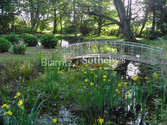 Image No.4-7 Bed Property for sale