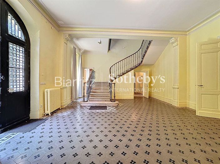 Image No.5-7 Bed Property for sale