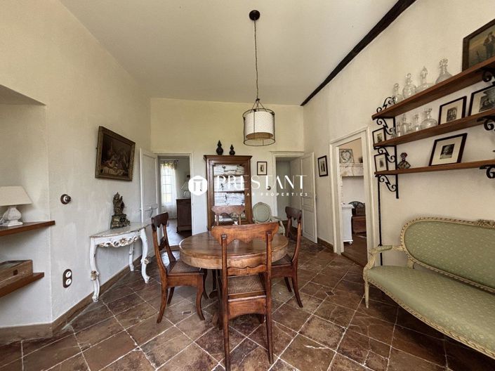 Image No.18-8 Bed Property for sale