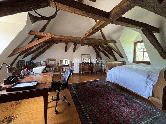 Image No.20-8 Bed Property for sale