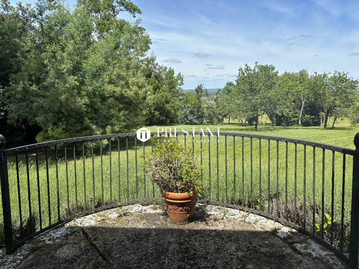 Image No.9-8 Bed Property for sale