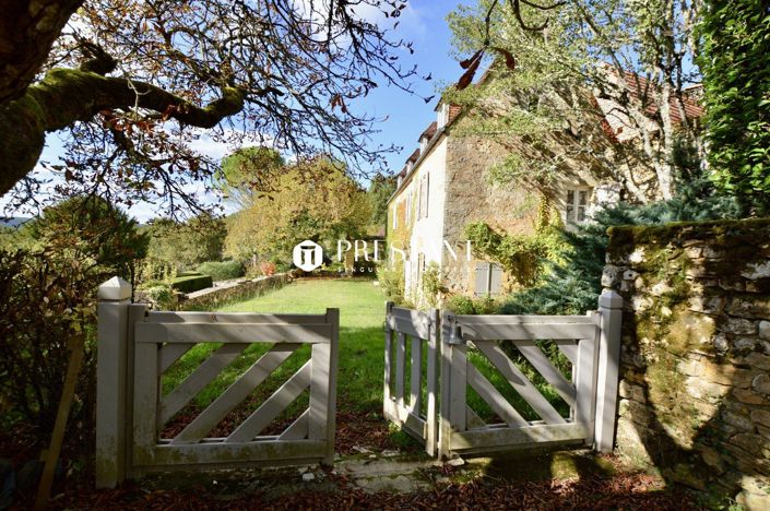 Image No.17-6 Bed Property for sale