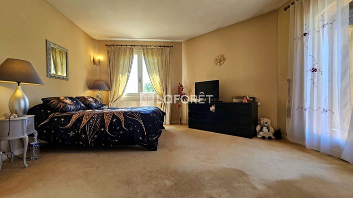 Image No.2-4 Bed House for sale