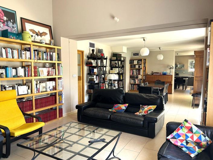 Image No.6-4 Bed House for sale