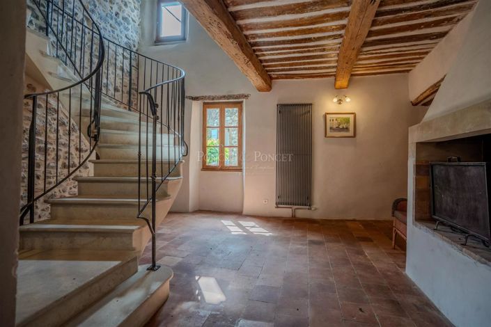 Image No.2-6 Bed House for sale