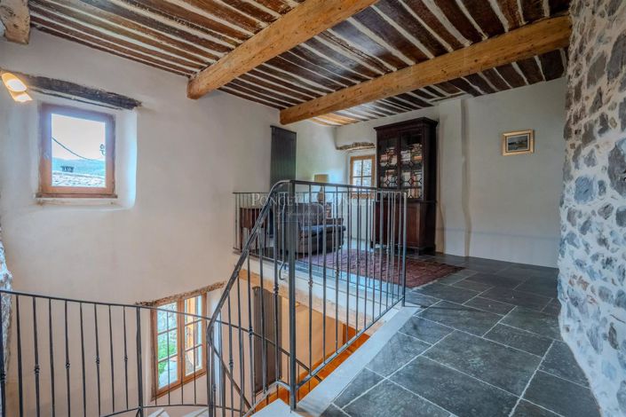 Image No.9-6 Bed House for sale