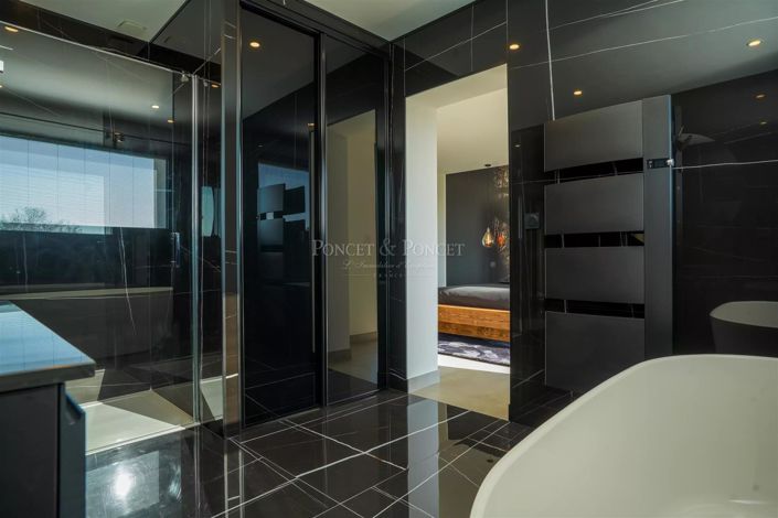 Image No.17-4 Bed House for sale