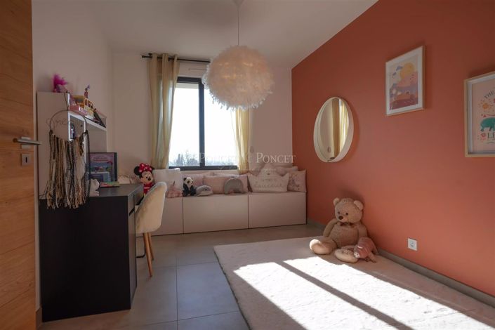 Image No.18-4 Bed House for sale