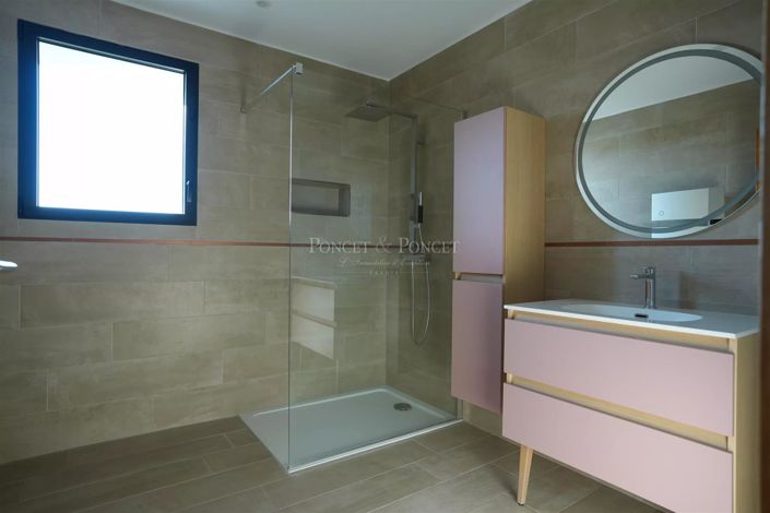 Image No.19-4 Bed House for sale