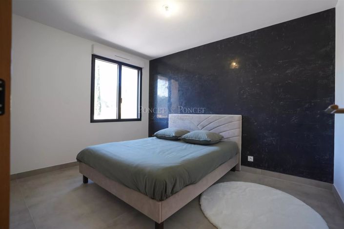 Image No.20-4 Bed House for sale