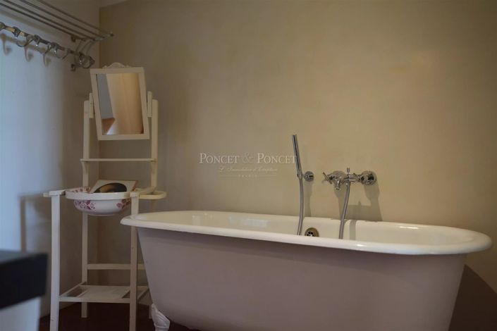 Image No.20-6 Bed House for sale